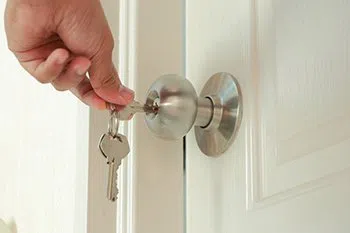 Henrico Lock And Keys Henrico, VA 804-608-5324 - keys-locked-in-car